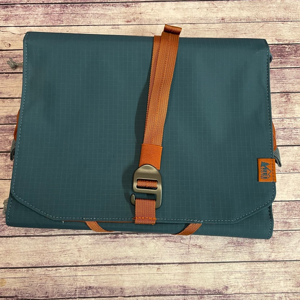 REI tri-fold hanging cosmetic bag